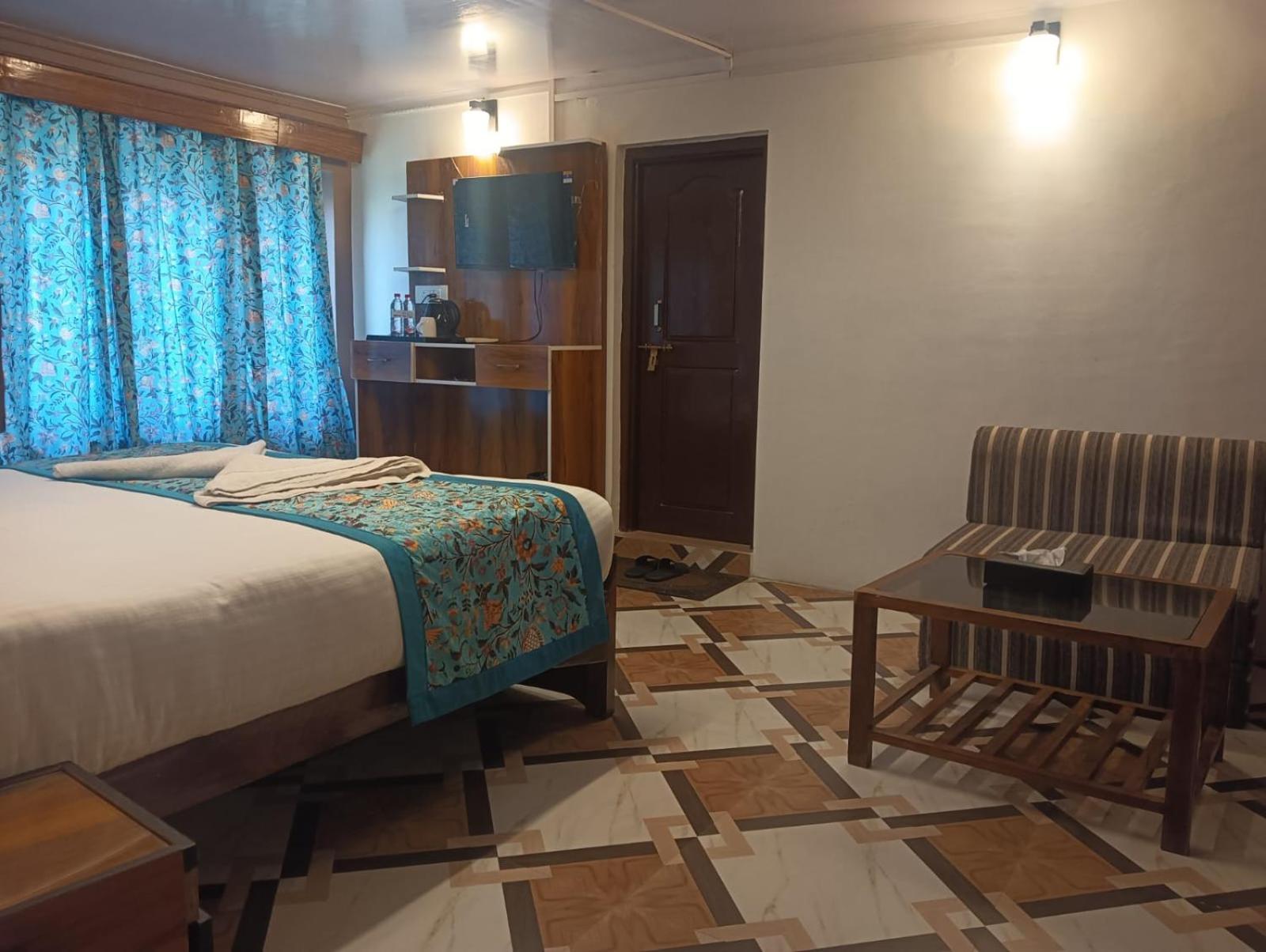Hotel Arbor Srinagar  Exterior photo