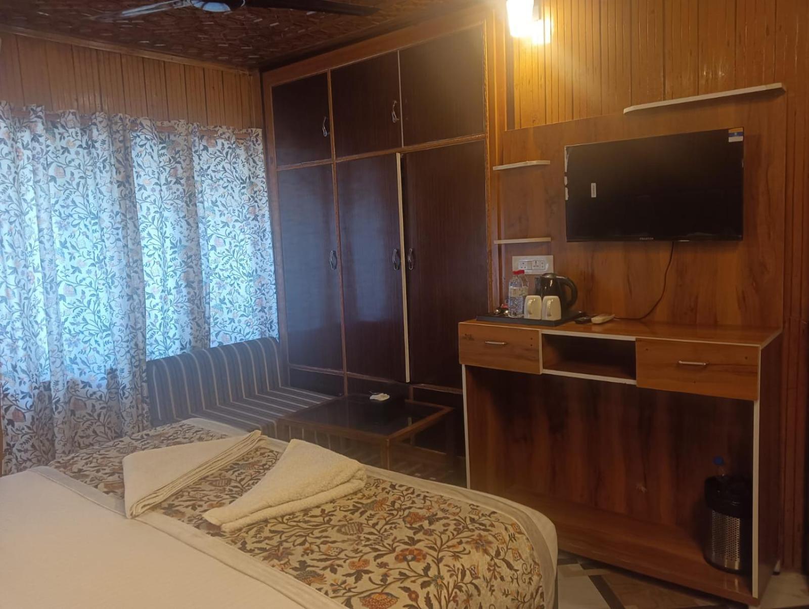 Hotel Arbor Srinagar  Exterior photo
