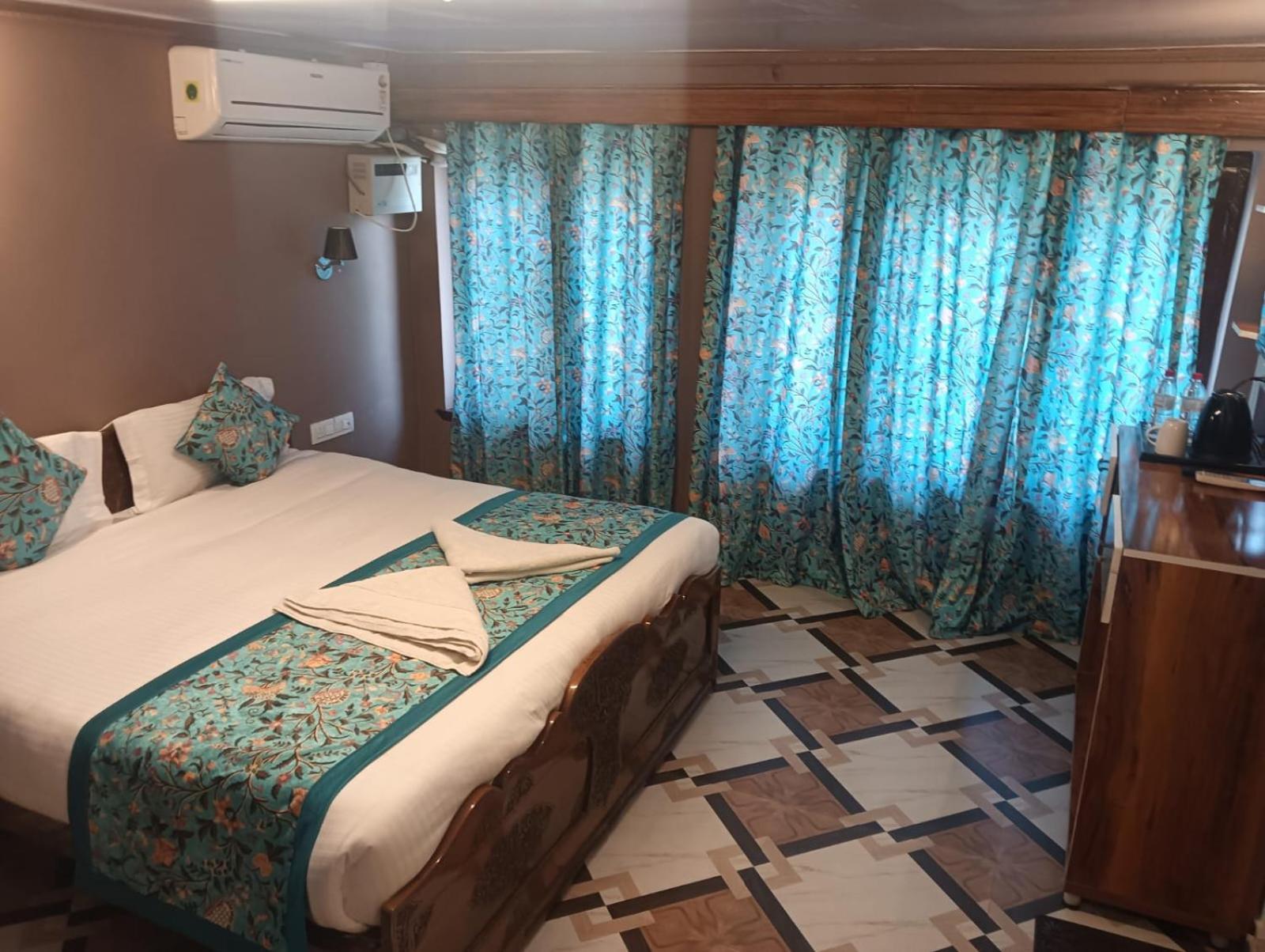 Hotel Arbor Srinagar  Exterior photo