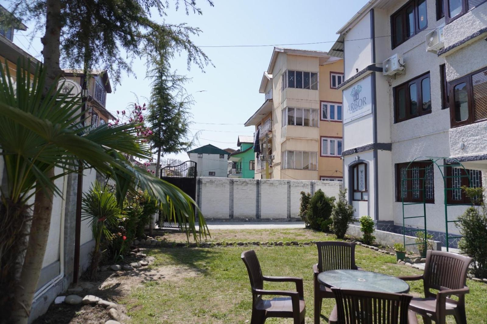 Hotel Arbor Srinagar  Exterior photo