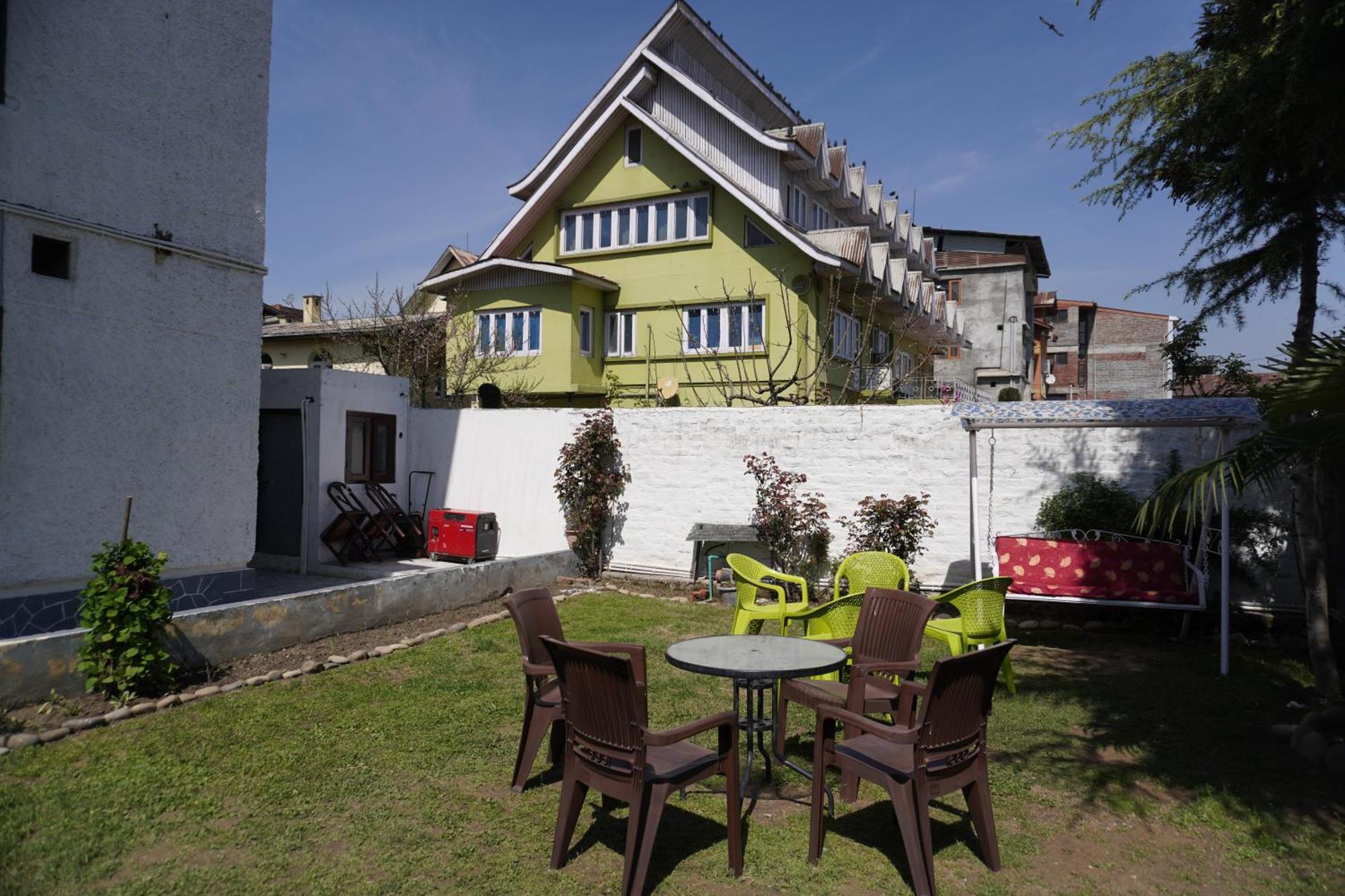 Hotel Arbor Srinagar  Exterior photo