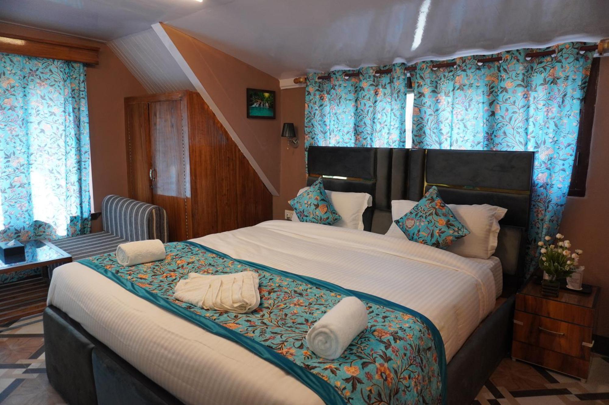 Hotel Arbor Srinagar  Exterior photo